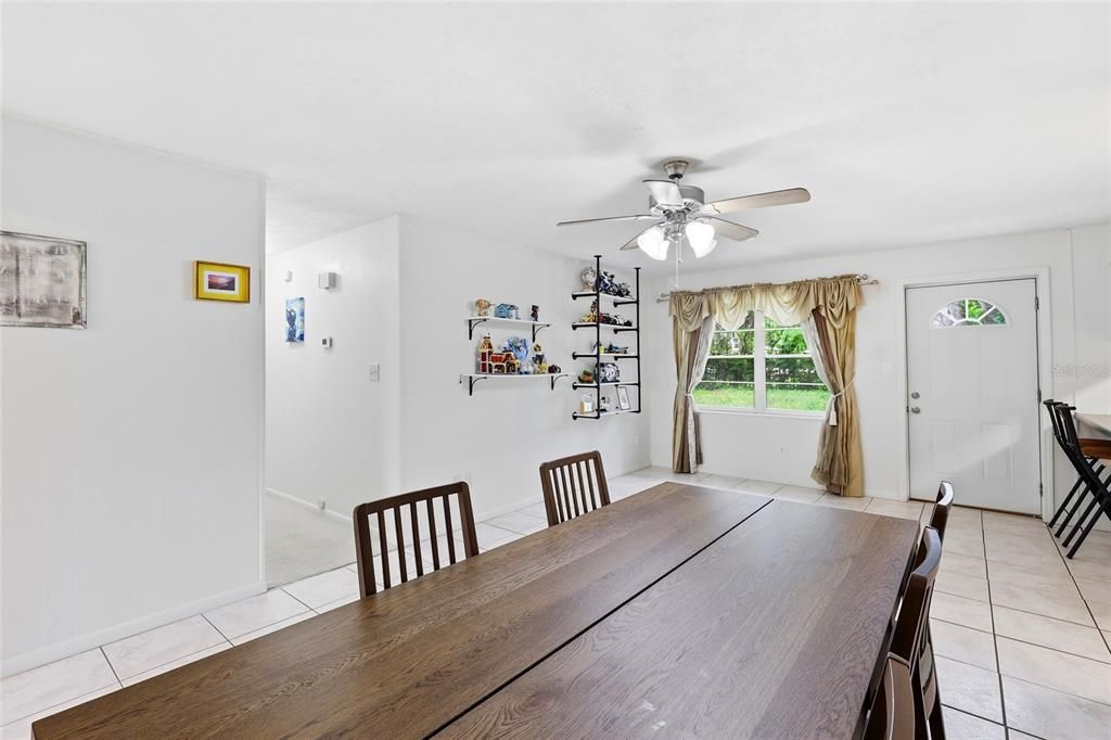 En Venta: $325,000 (4 camas, 2 baños, 1688 Pies cuadrados)