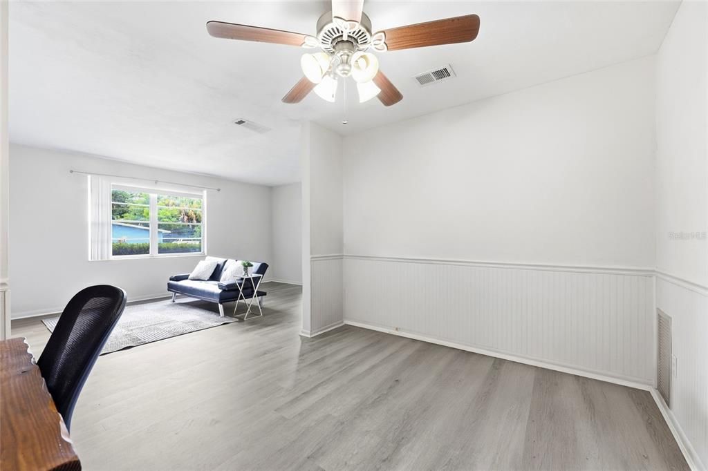 En Venta: $325,000 (4 camas, 2 baños, 1688 Pies cuadrados)
