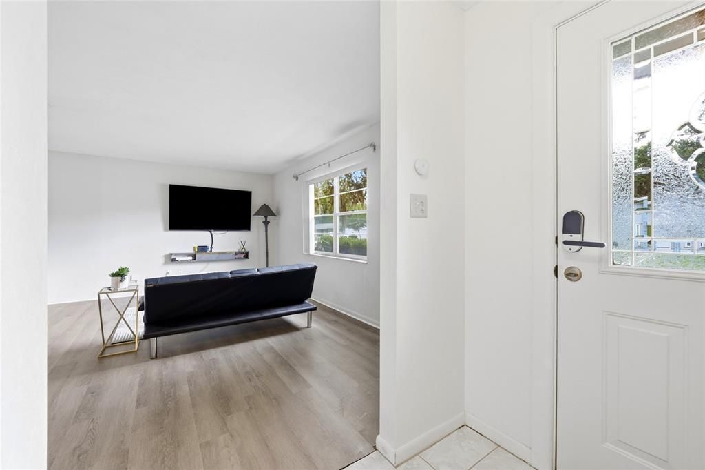 En Venta: $325,000 (4 camas, 2 baños, 1688 Pies cuadrados)