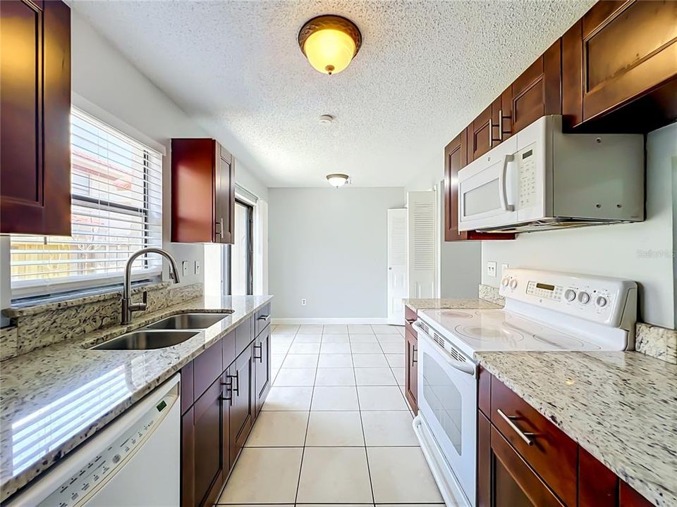 For Rent: $1,595 (2 beds, 2 baths, 1104 Square Feet)