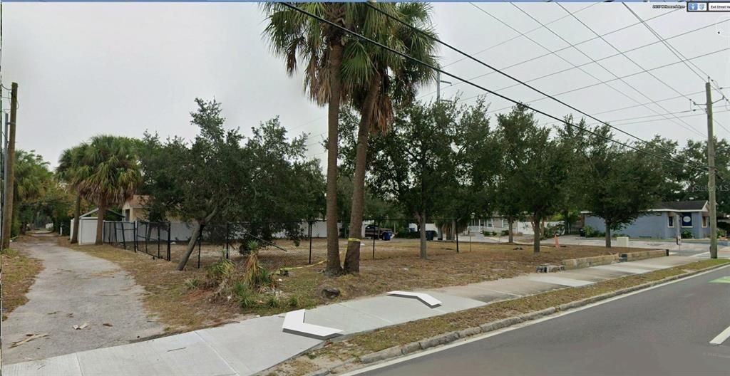 En Venta: $799,000 (0.23 acres)