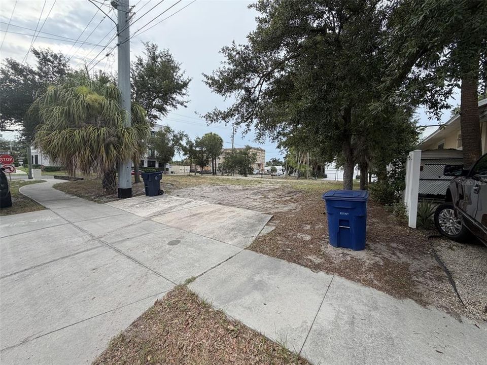 En Venta: $799,000 (0.23 acres)