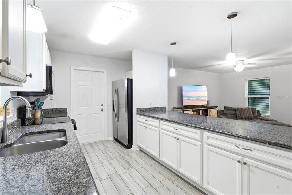 Под контрактом: $309,000 (3 спален, 2 ванн, 1372 Квадратных фут)