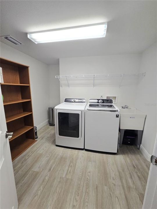 For Sale: $499,000 (3 beds, 2 baths, 1836 Square Feet)