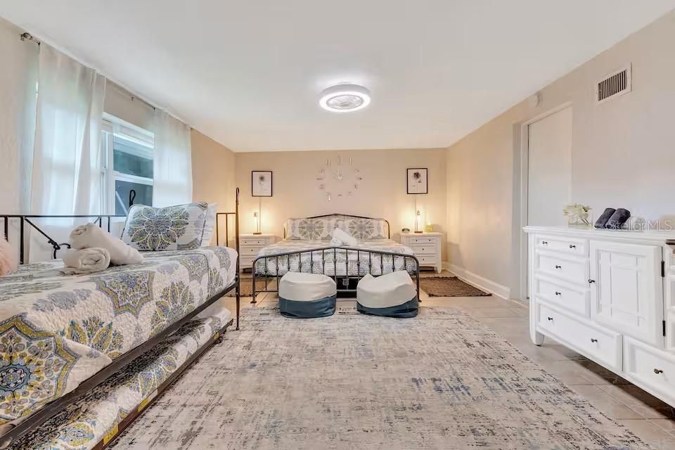 На продажу: $999,999 (4 спален, 3 ванн, 2360 Квадратных фут)