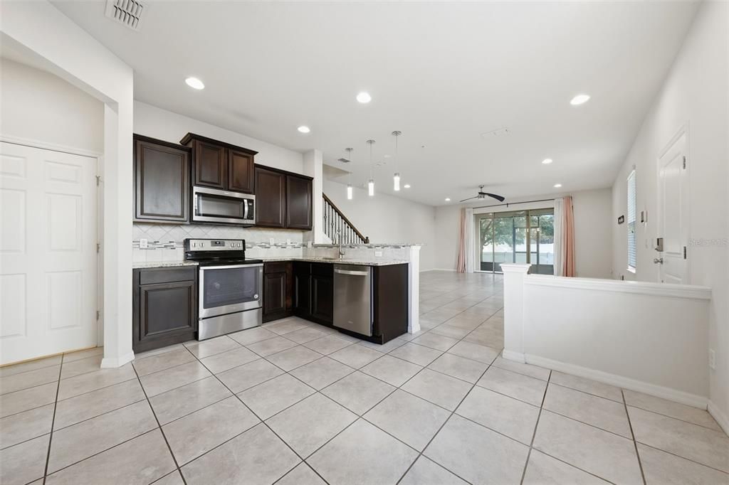 В аренду: $2,495 (3 спален, 2 ванн, 1778 Квадратных фут)