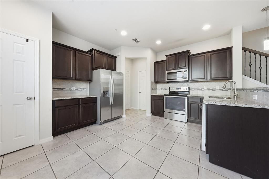 В аренду: $2,495 (3 спален, 2 ванн, 1778 Квадратных фут)