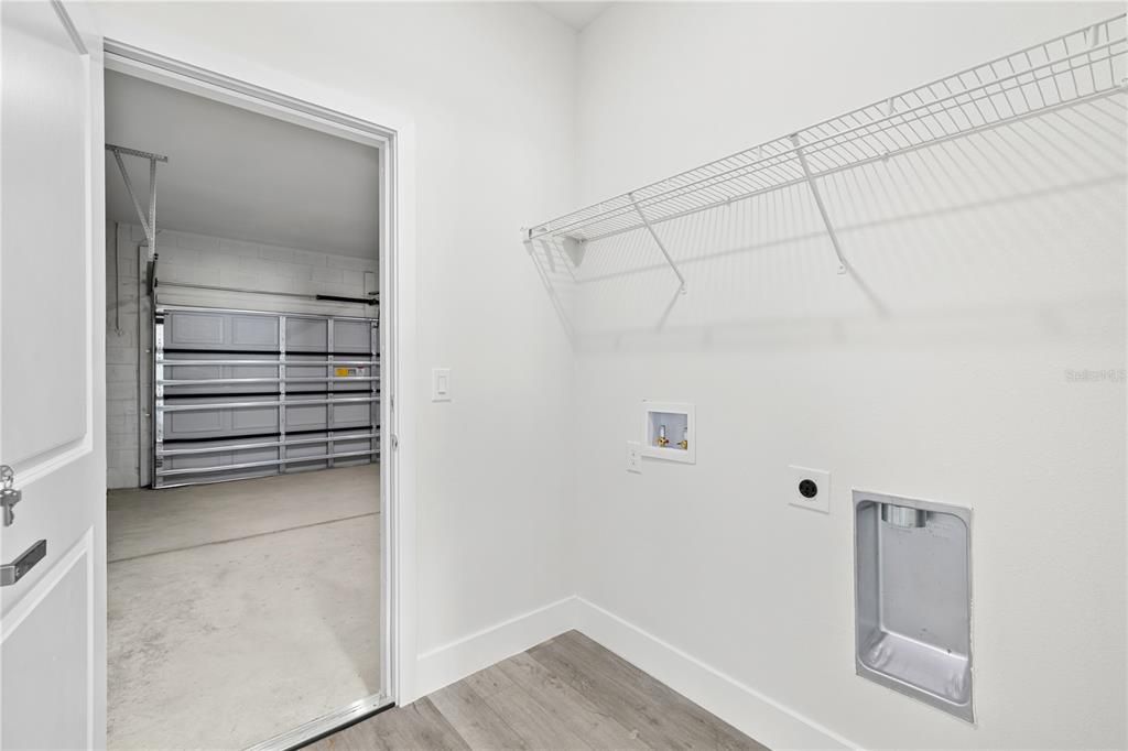 На продажу: $314,900 (4 спален, 2 ванн, 1679 Квадратных фут)