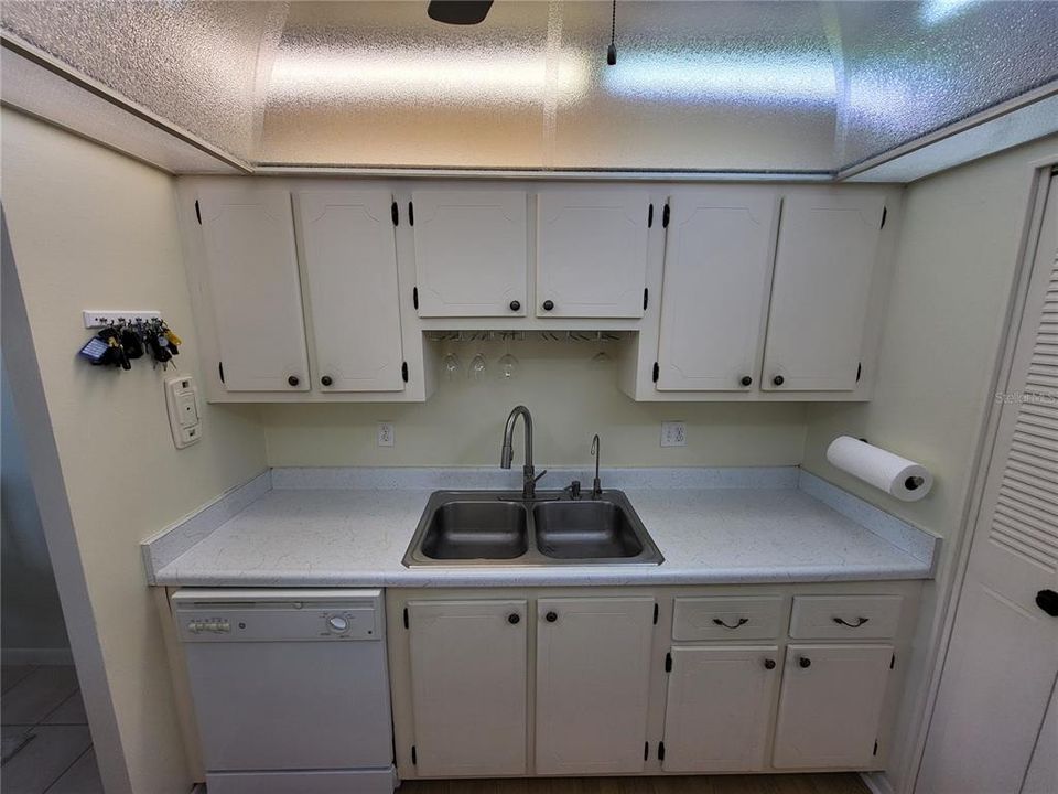 В аренду: $1,600 (2 спален, 2 ванн, 964 Квадратных фут)