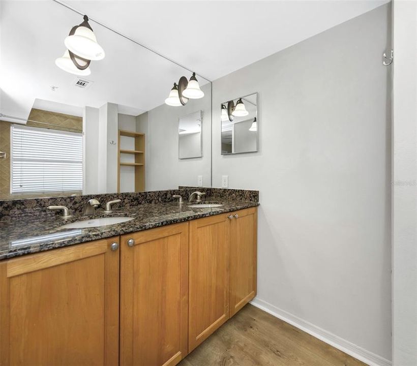 В аренду: $1,999 (2 спален, 2 ванн, 903 Квадратных фут)