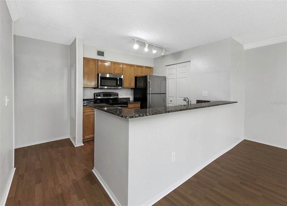 В аренду: $1,999 (2 спален, 2 ванн, 903 Квадратных фут)