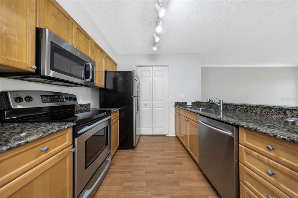 В аренду: $1,999 (2 спален, 2 ванн, 903 Квадратных фут)