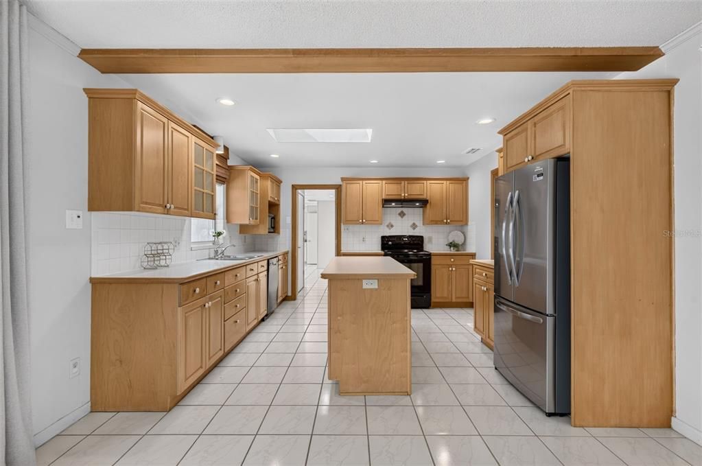 For Sale: $820,000 (4 beds, 3 baths, 2366 Square Feet)