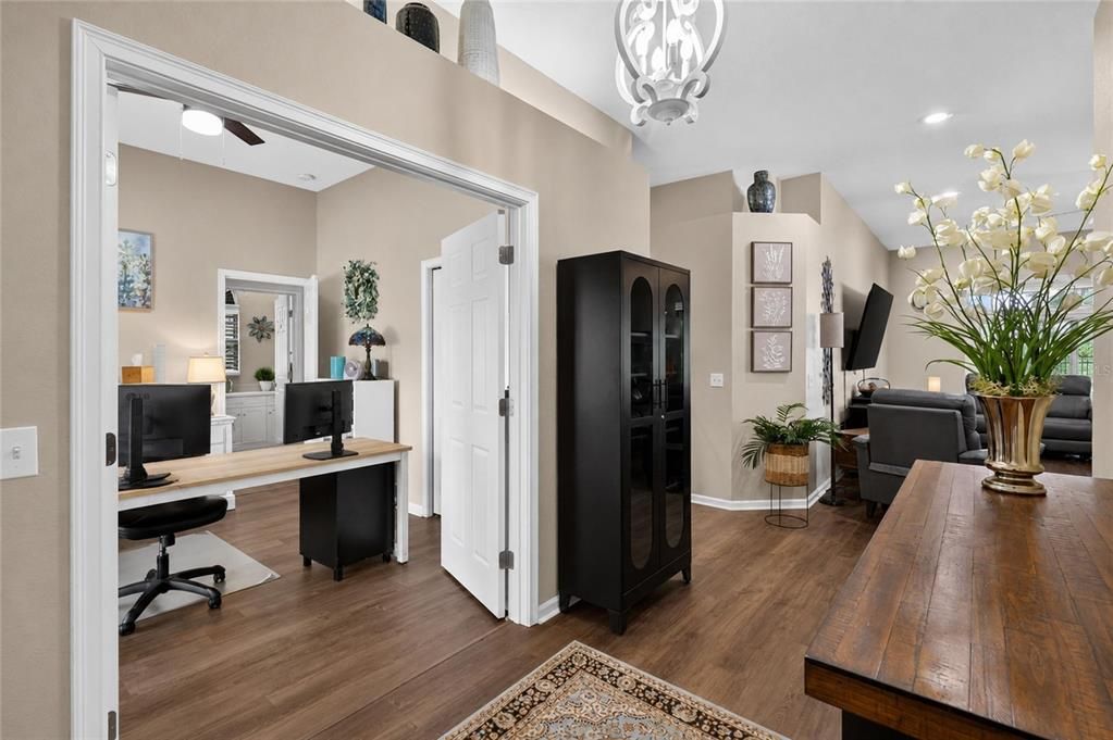 На продажу: $385,000 (3 спален, 2 ванн, 1828 Квадратных фут)