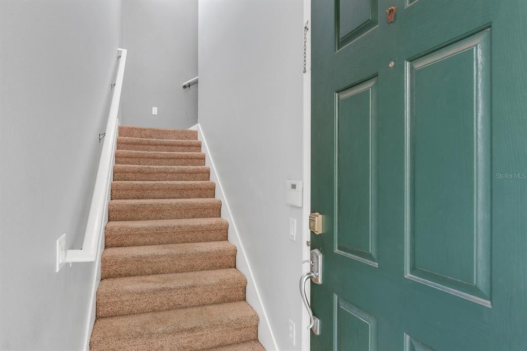 На продажу: $299,999 (2 спален, 2 ванн, 1700 Квадратных фут)