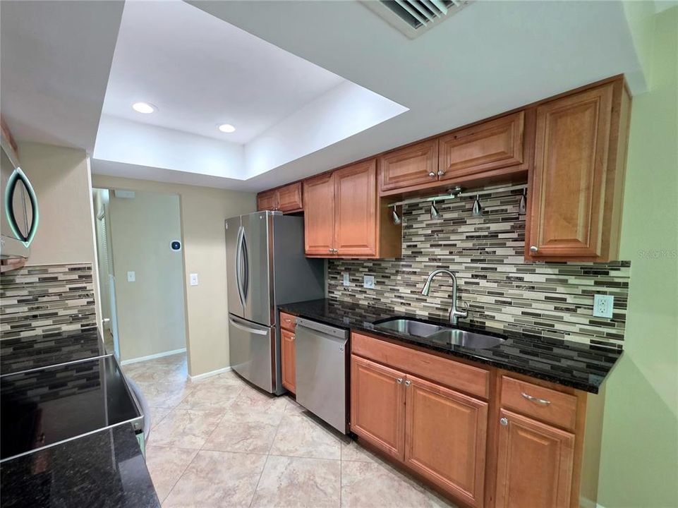 В аренду: $2,300 (2 спален, 2 ванн, 1585 Квадратных фут)