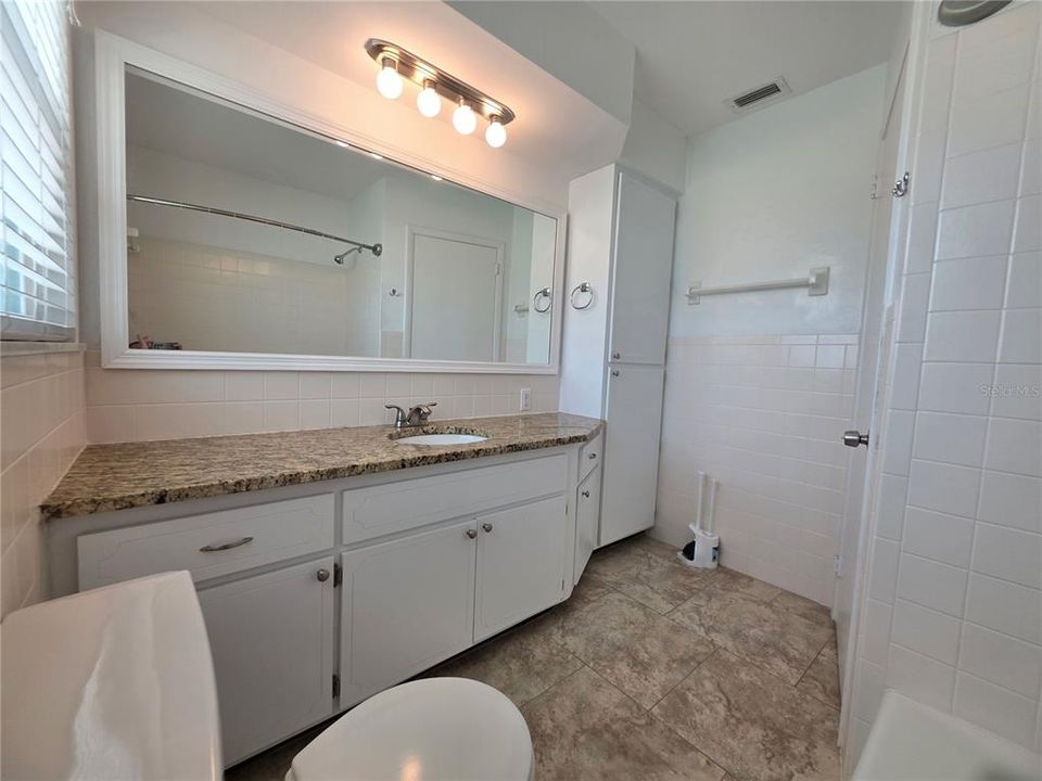 В аренду: $2,300 (2 спален, 2 ванн, 1585 Квадратных фут)