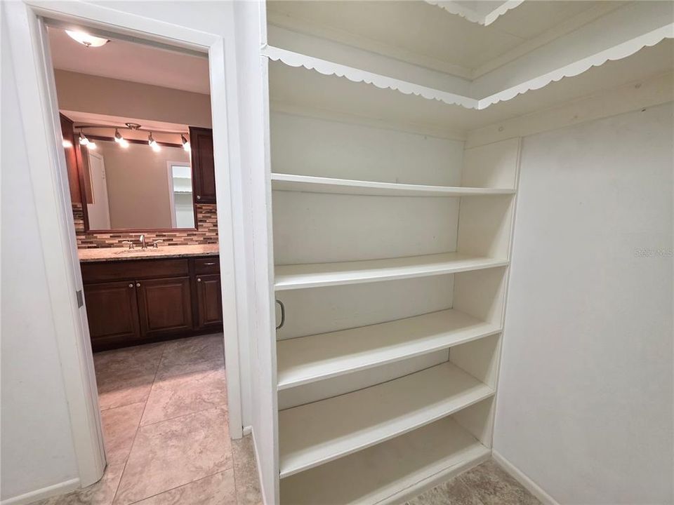 В аренду: $2,300 (2 спален, 2 ванн, 1585 Квадратных фут)