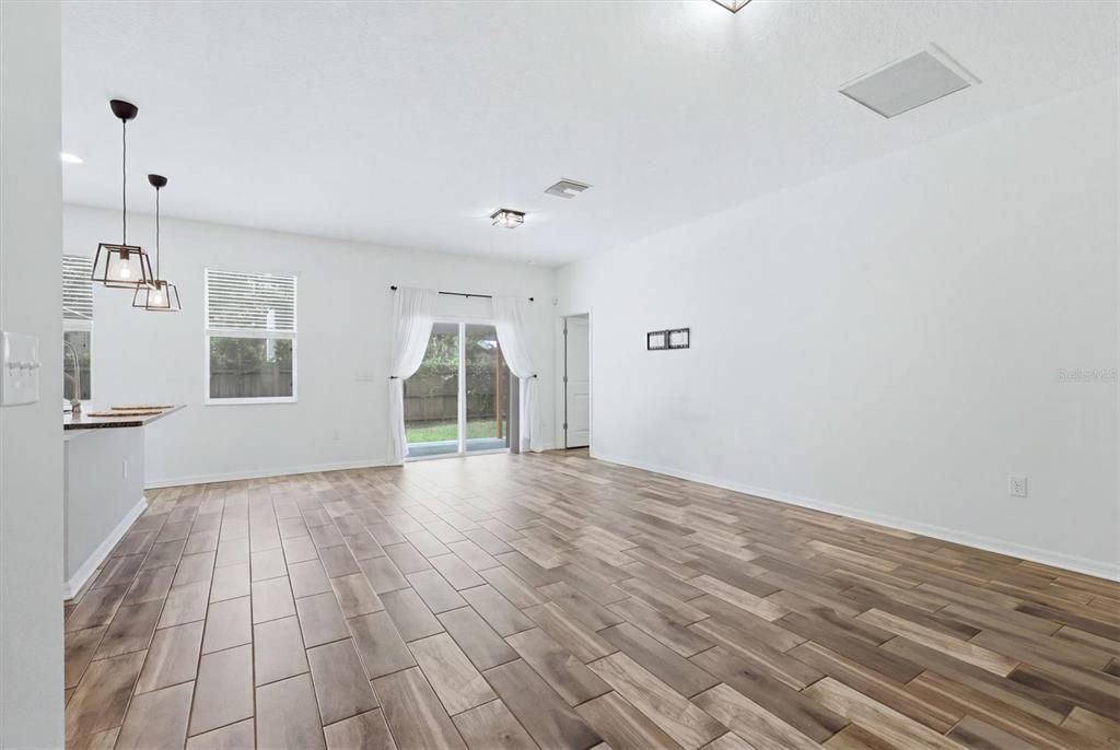 En Venta: $394,999 (3 camas, 2 baños, 1242 Pies cuadrados)