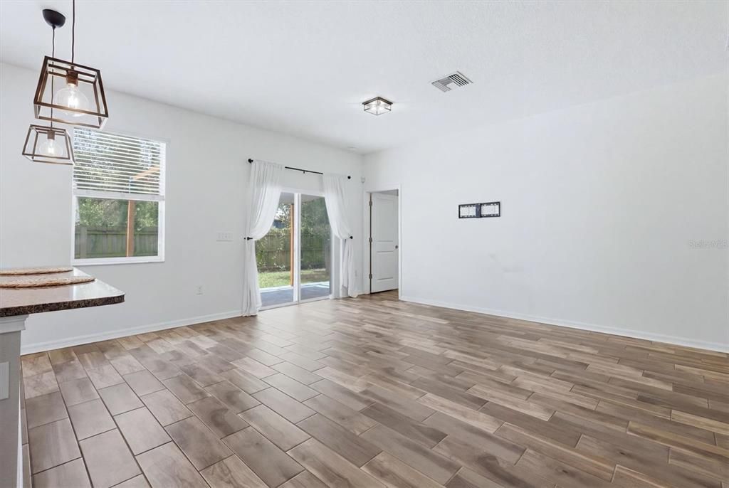 En Venta: $394,999 (3 camas, 2 baños, 1242 Pies cuadrados)