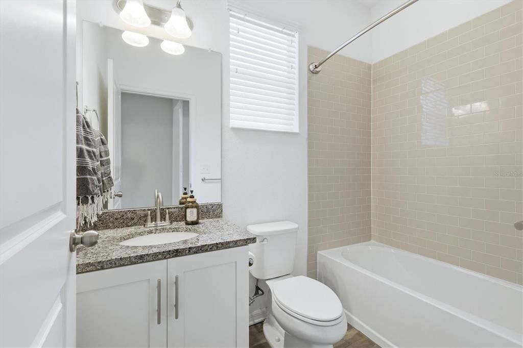 En Venta: $394,999 (3 camas, 2 baños, 1242 Pies cuadrados)