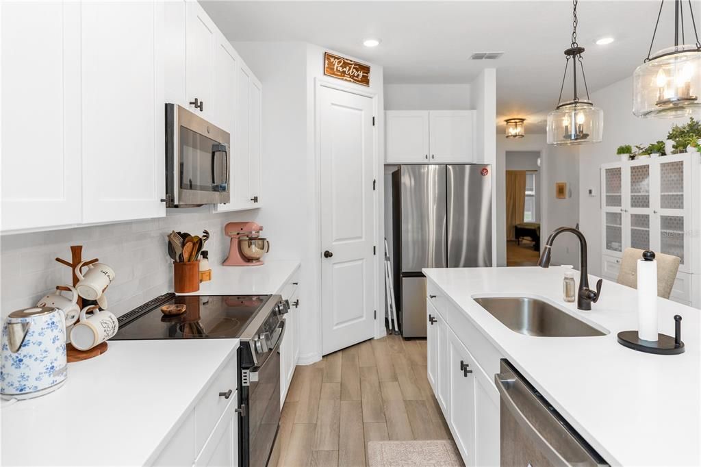 En Venta: $399,000 (4 camas, 2 baños, 1903 Pies cuadrados)