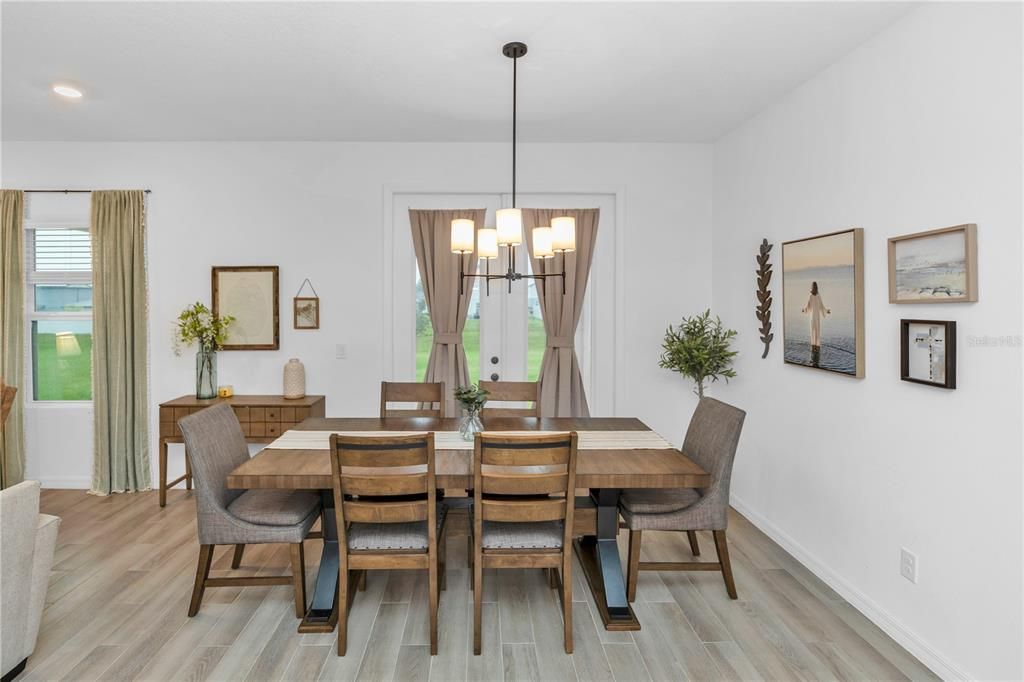 En Venta: $399,000 (4 camas, 2 baños, 1903 Pies cuadrados)