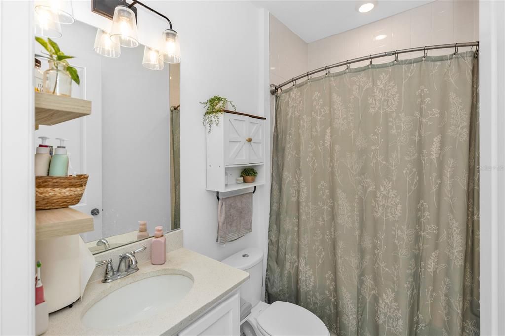 En Venta: $399,000 (4 camas, 2 baños, 1903 Pies cuadrados)