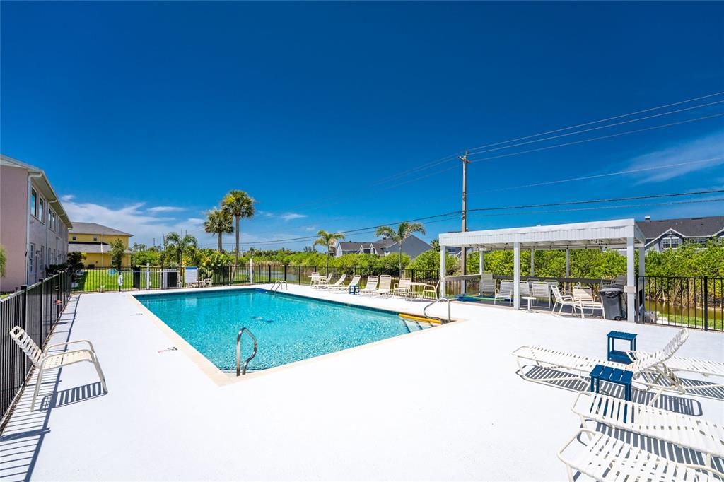 For Sale: $134,900 (2 beds, 2 baths, 918 Square Feet)