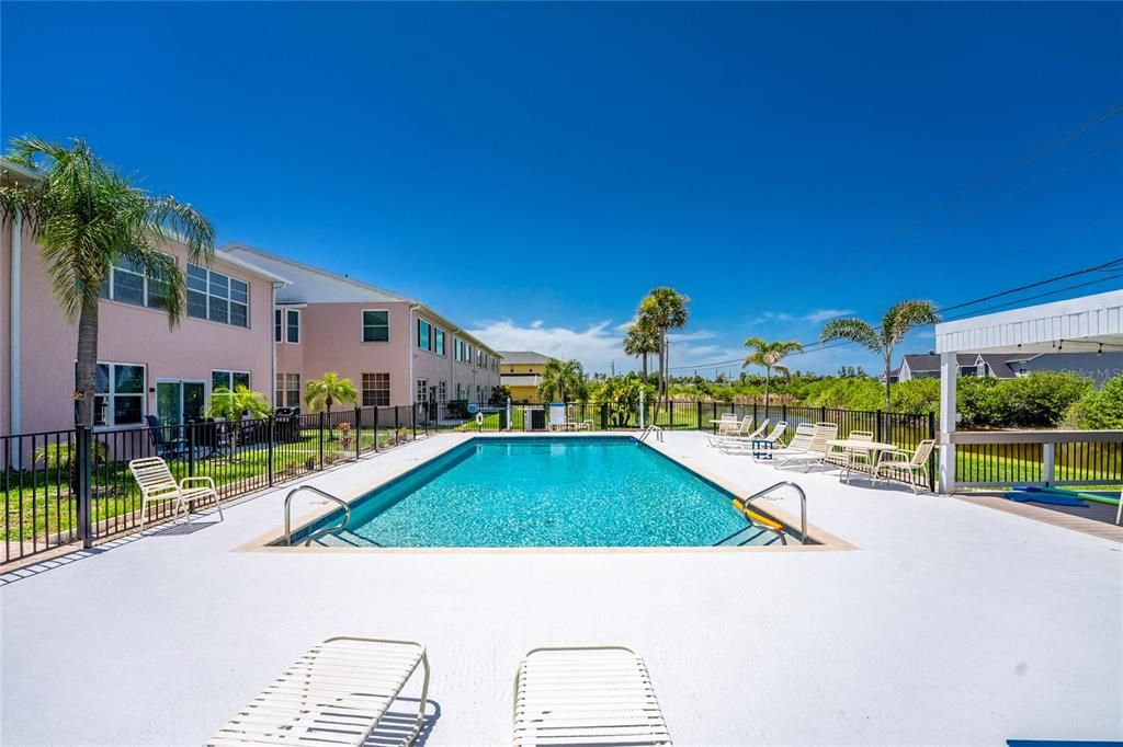 For Sale: $134,900 (2 beds, 2 baths, 918 Square Feet)