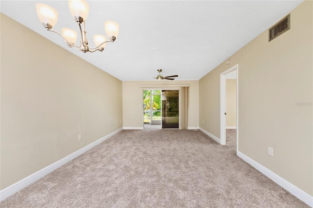 For Sale: $134,900 (2 beds, 2 baths, 918 Square Feet)