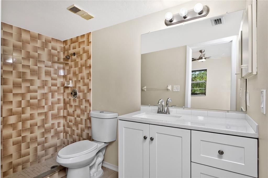 For Sale: $134,900 (2 beds, 2 baths, 918 Square Feet)