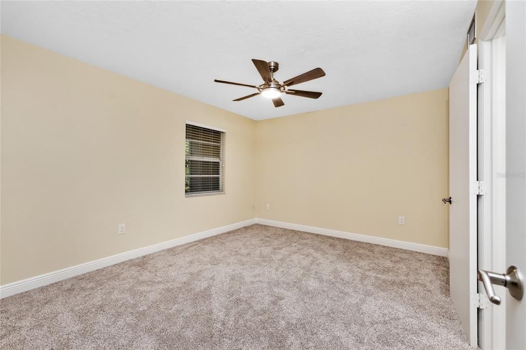 For Sale: $134,900 (2 beds, 2 baths, 918 Square Feet)