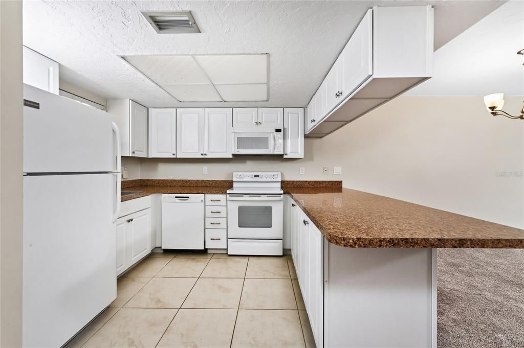 For Sale: $134,900 (2 beds, 2 baths, 918 Square Feet)