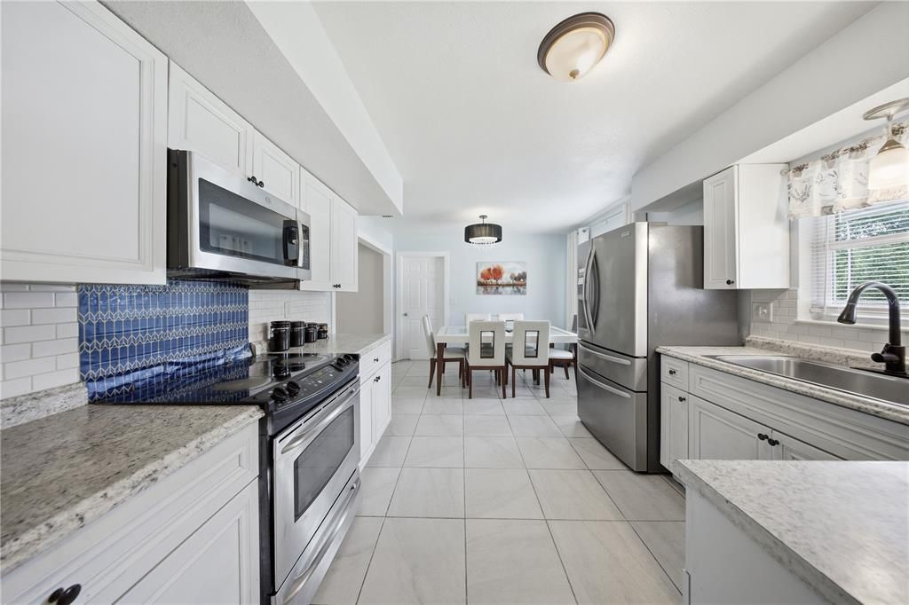 На продажу: $319,990 (3 спален, 2 ванн, 1274 Квадратных фут)