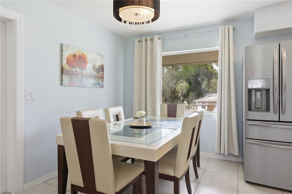 На продажу: $319,990 (3 спален, 2 ванн, 1274 Квадратных фут)