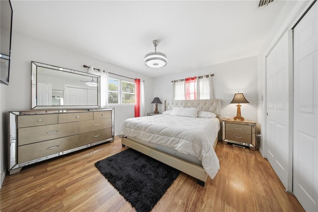 На продажу: $319,990 (3 спален, 2 ванн, 1274 Квадратных фут)