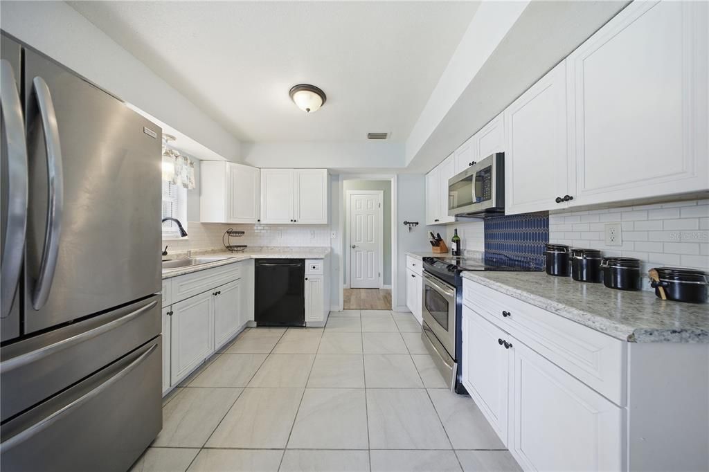 На продажу: $319,990 (3 спален, 2 ванн, 1274 Квадратных фут)