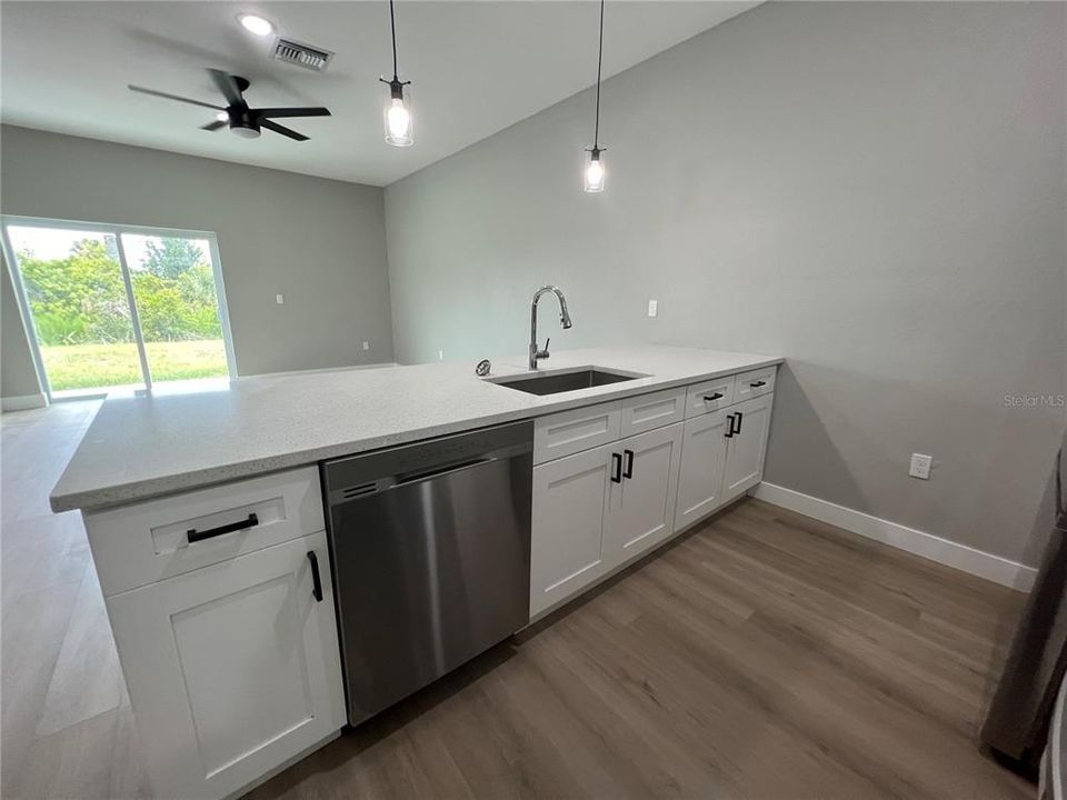 В аренду: $1,650 (3 спален, 2 ванн, 1192 Квадратных фут)