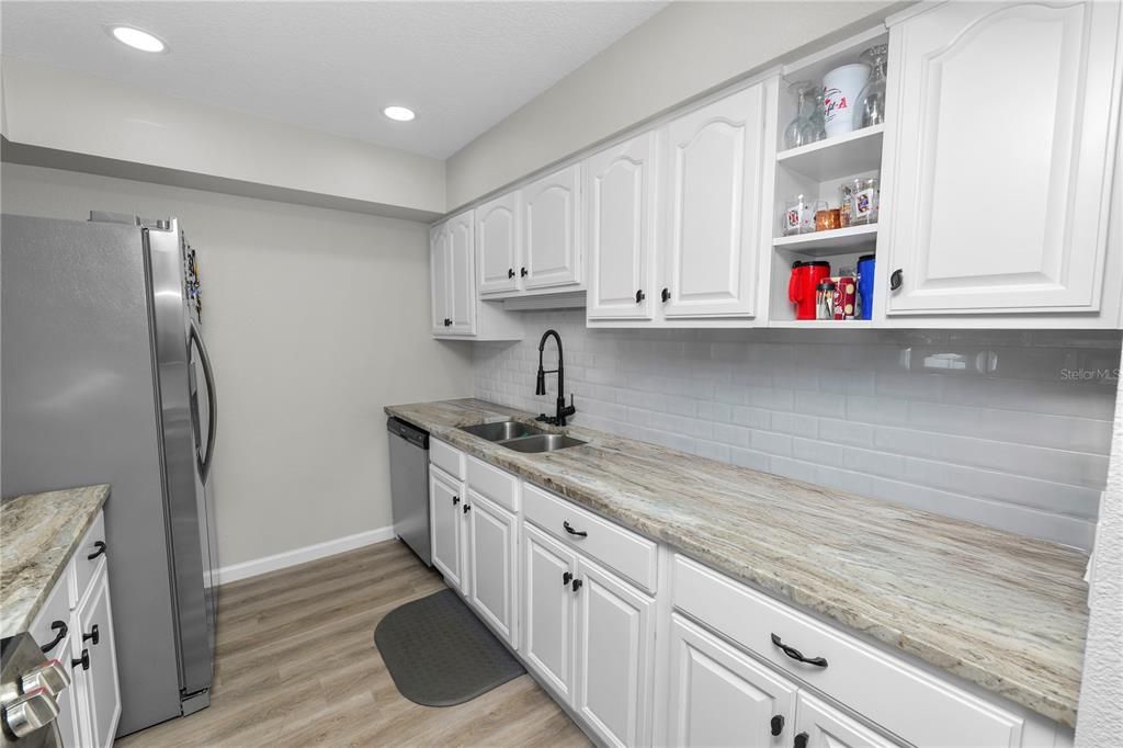 For Sale: $265,000 (2 beds, 2 baths, 1750 Square Feet)