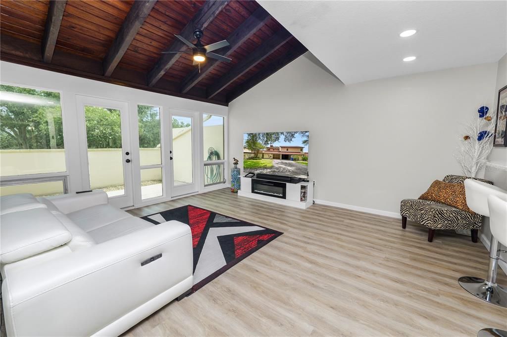 For Sale: $265,000 (2 beds, 2 baths, 1750 Square Feet)