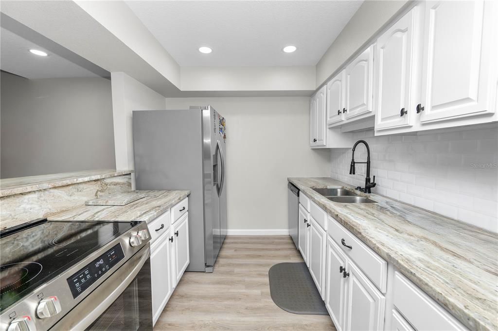 For Sale: $265,000 (2 beds, 2 baths, 1750 Square Feet)