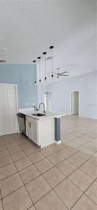 В аренду: $2,300 (3 спален, 3 ванн, 1512 Квадратных фут)