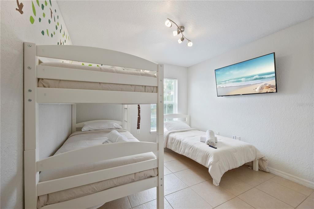 В аренду: $2,300 (3 спален, 3 ванн, 1512 Квадратных фут)