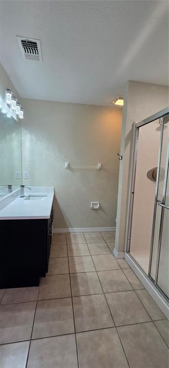 В аренду: $2,300 (3 спален, 3 ванн, 1512 Квадратных фут)