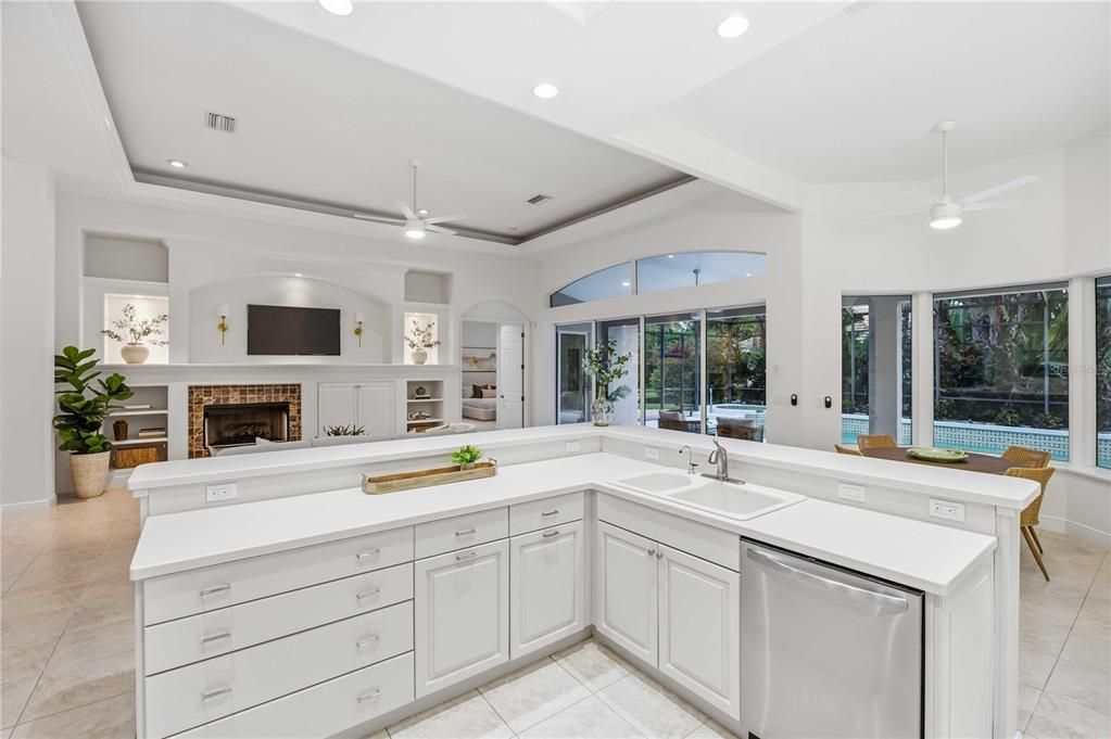 En Venta: $739,900 (3 camas, 3 baños, 2622 Pies cuadrados)