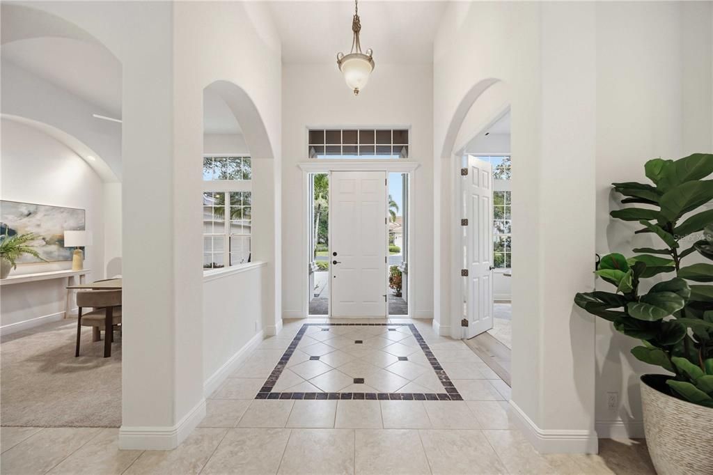En Venta: $739,900 (3 camas, 3 baños, 2622 Pies cuadrados)