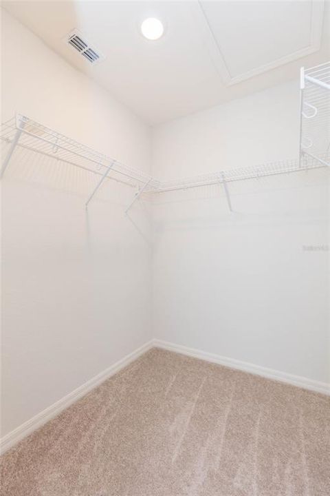 En Venta: $395,000 (4 camas, 2 baños, 2004 Pies cuadrados)