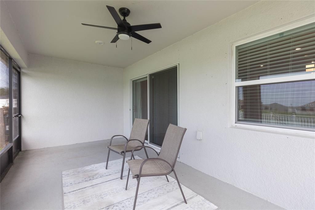 En Venta: $395,000 (4 camas, 2 baños, 2004 Pies cuadrados)