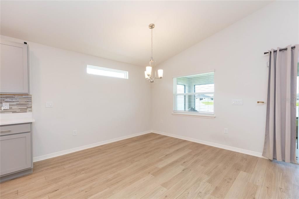 En Venta: $395,000 (4 camas, 2 baños, 2004 Pies cuadrados)